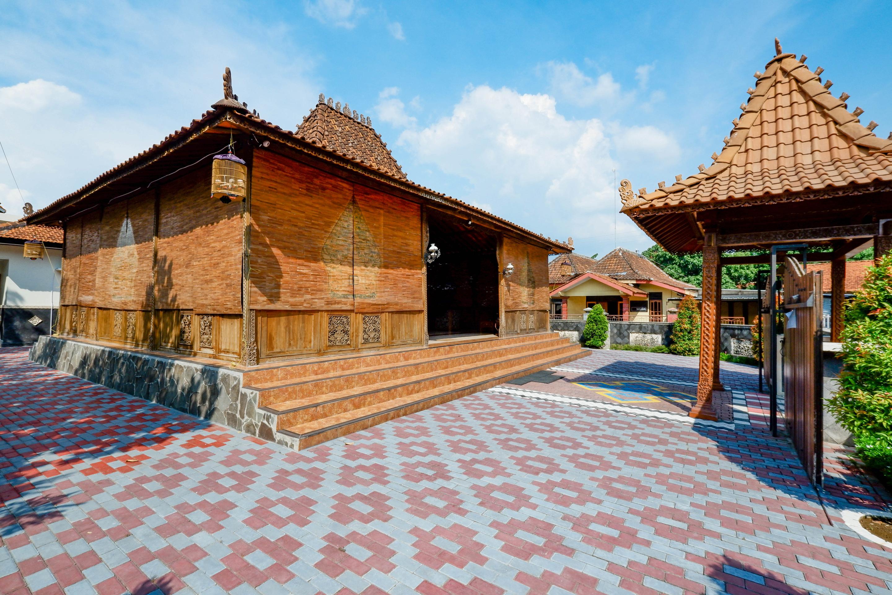 Oyo 2327 Pagsis Village Klaten Exteriér fotografie
