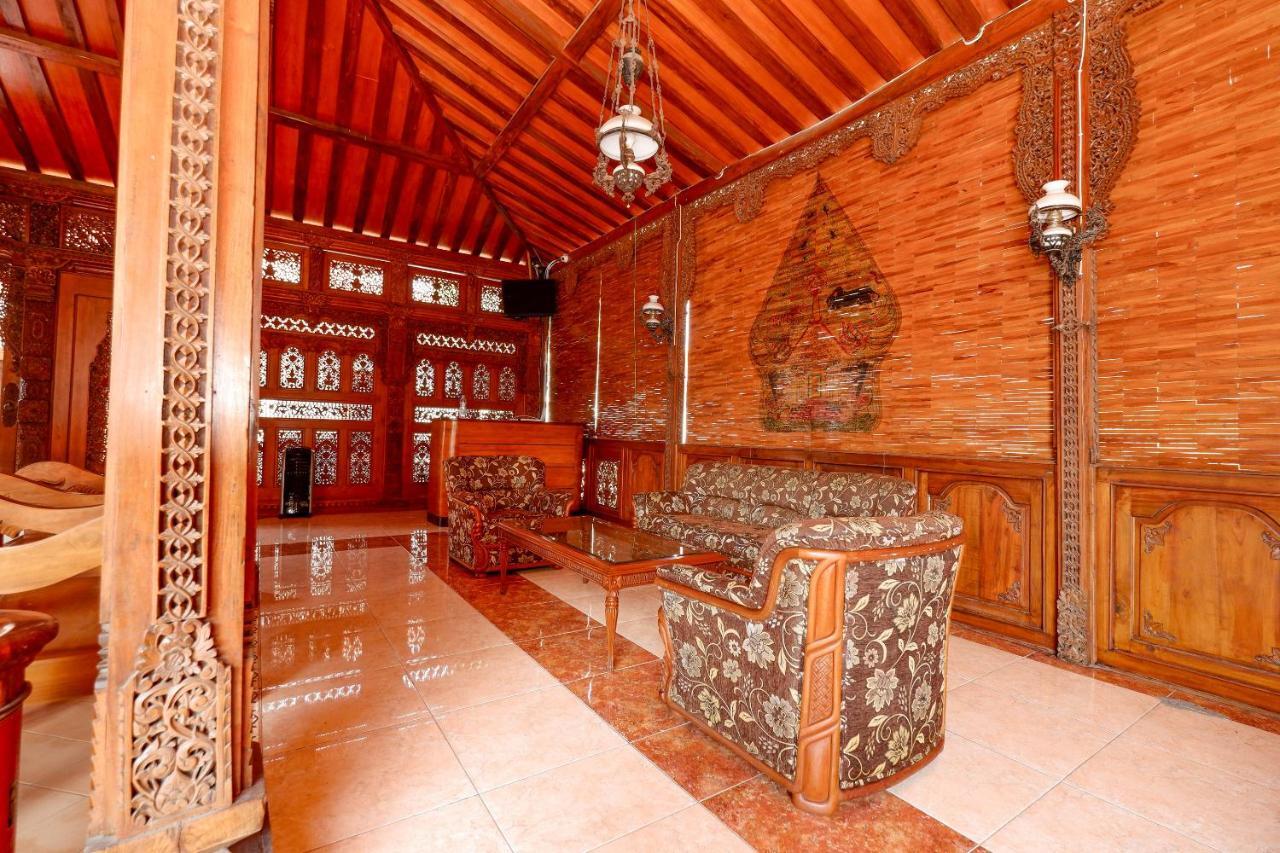 Oyo 2327 Pagsis Village Klaten Exteriér fotografie
